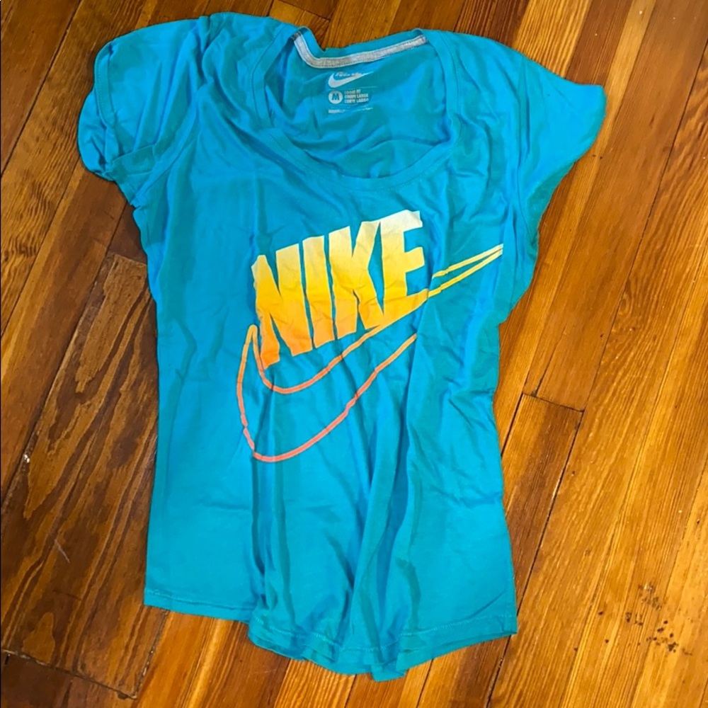Women’s Nike t shirt